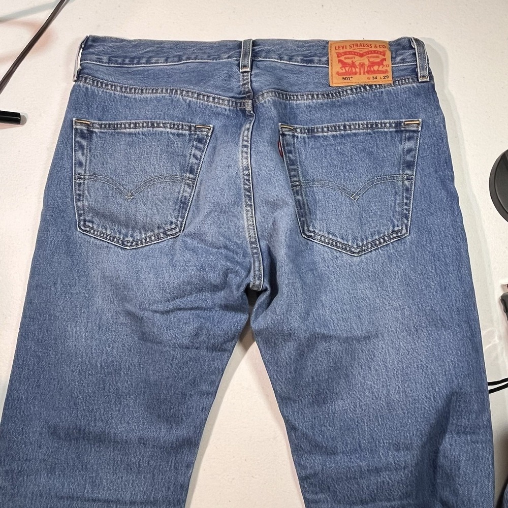 Levi's 501 Jeans Men's 34x29 Blue Denim Straight Leg Button Fly EUC - Picture 6 of 9